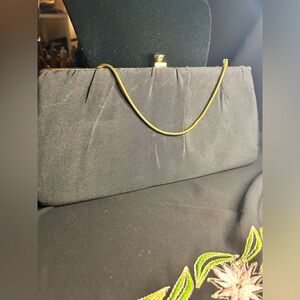 VTG Kiss lock Evening bag with silver chain. Unbranded